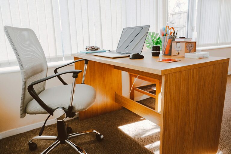 Desk Setup Tips for Focus and Comfort: Create Your Ideal Workspace